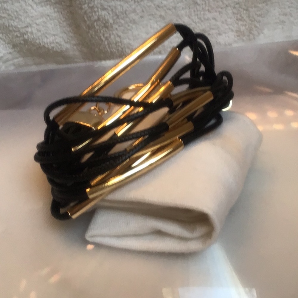 MODERN blk/gold stacked look lightweight bracelet, never worn, - Picture 3 of 3